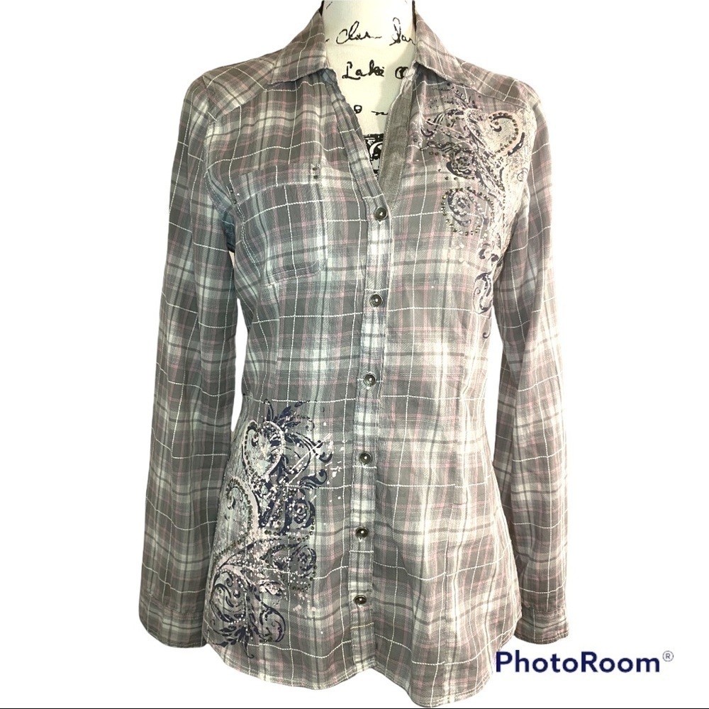 🌿Maurices Premium plaid and rhinestone woman’s button down shirt in Sz M R-05
